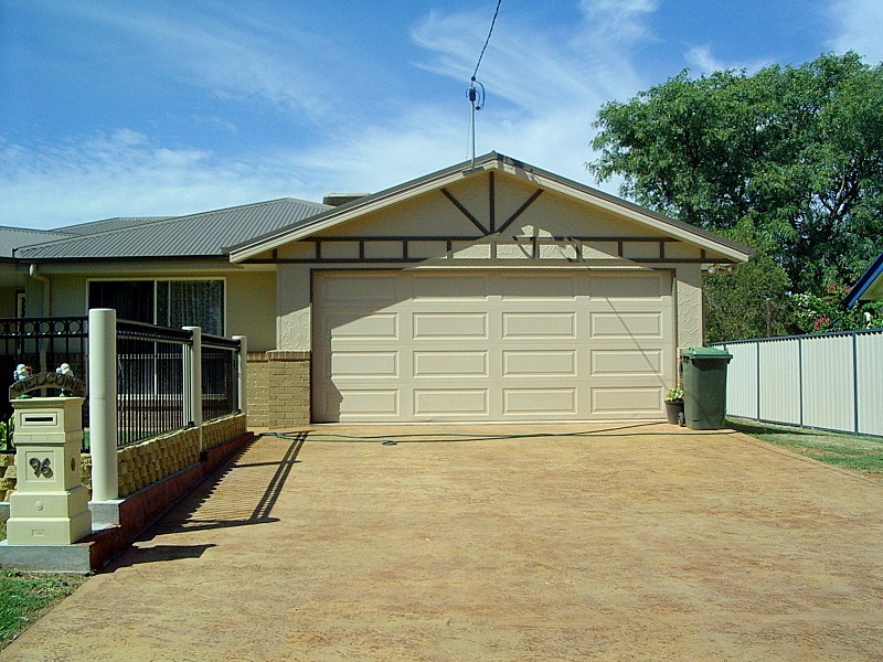 96 NORTHERN ROAD, Roma QLD 4455