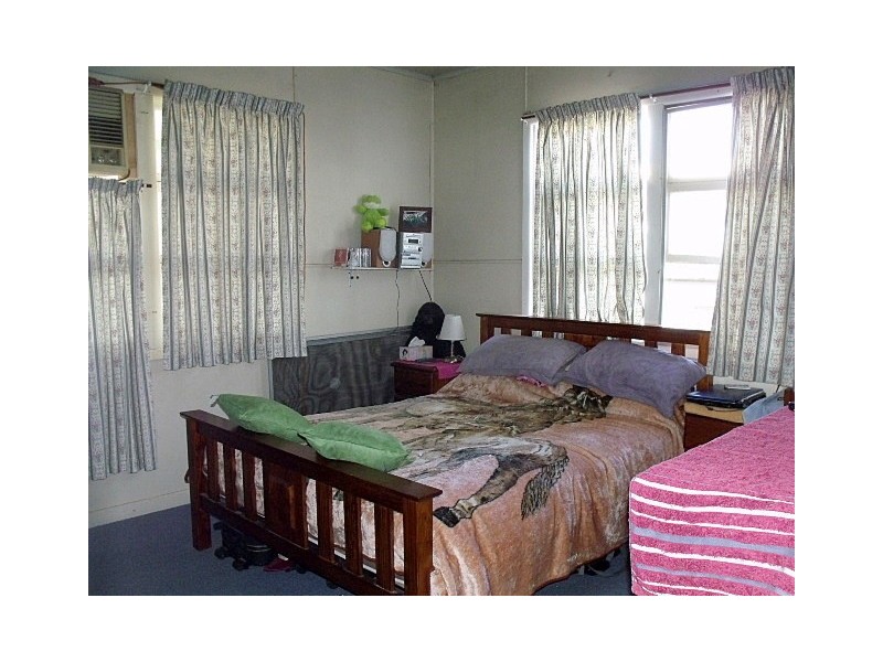 31 TWINE STREET, Roma QLD 4455