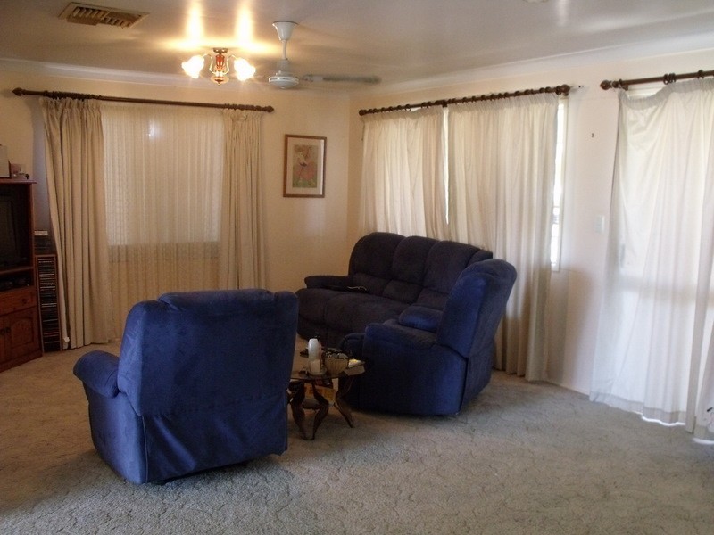 33 Derry Street, Roma QLD 4455