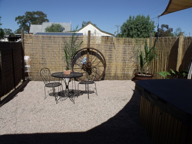 22 Perry Street, Yuleba QLD 4427