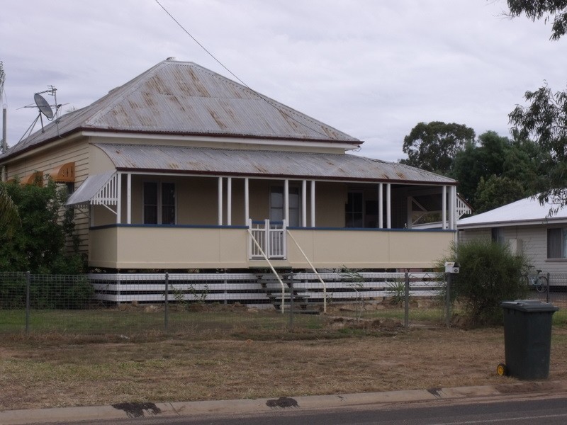 12 Queen St, Roma QLD 4455