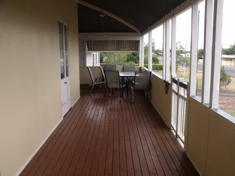 12 Queen St, Roma QLD 4455