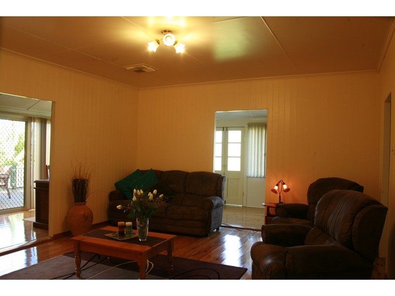 33 Bowen Street, Roma QLD 4455