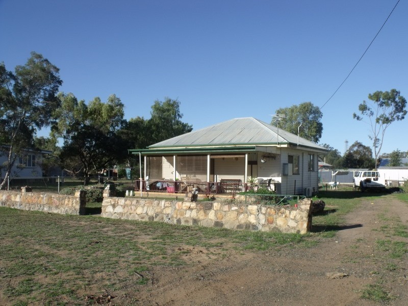 20 Lewis Street, Roma QLD 4455