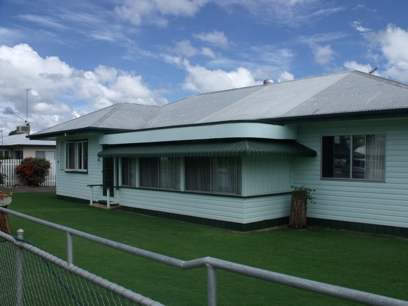 42  High Street, Wallumbilla QLD 4428