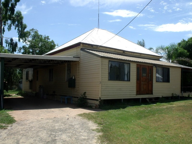 15 George Street, Roma QLD 4455