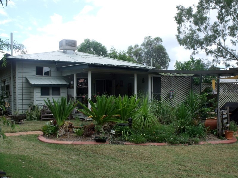 98  Miscamble Street, Roma QLD 4455