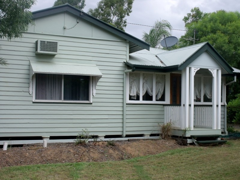 98  Miscamble Street, Roma QLD 4455