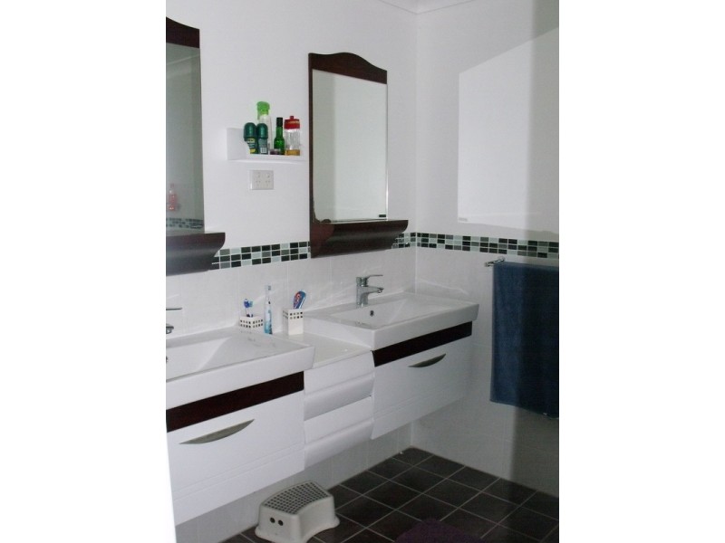 28 Hadwen Road, Roma QLD 4455