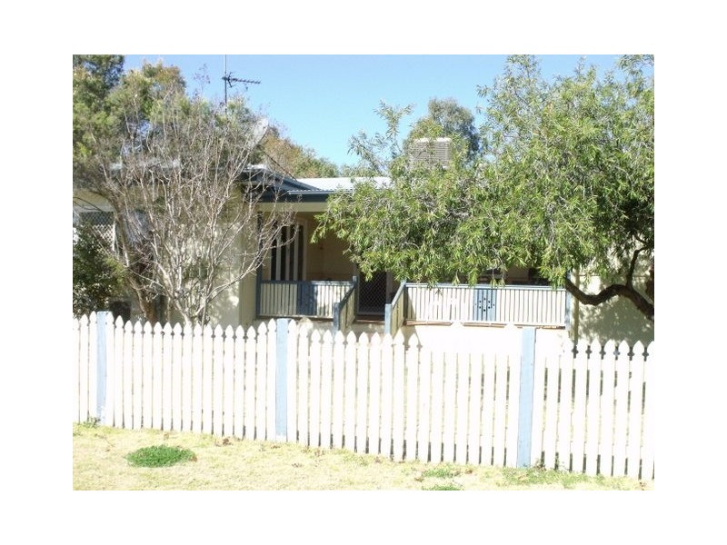 44  Taylor St, Roma QLD 4455