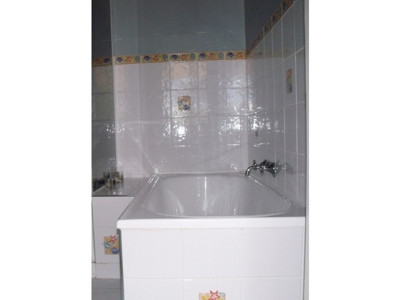 44  Taylor St, Roma QLD 4455