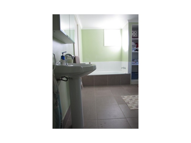 66 Charles Street, Roma QLD 4455