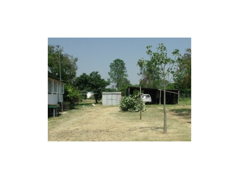 39 Russell Street, Wallumbilla QLD 4428