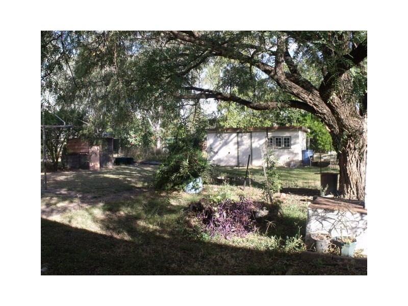 82 Raglan Street, Roma QLD 4455