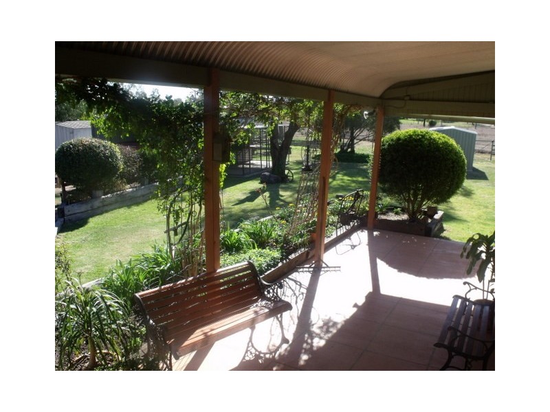 4 Roslyn Drive, Roma QLD 4455