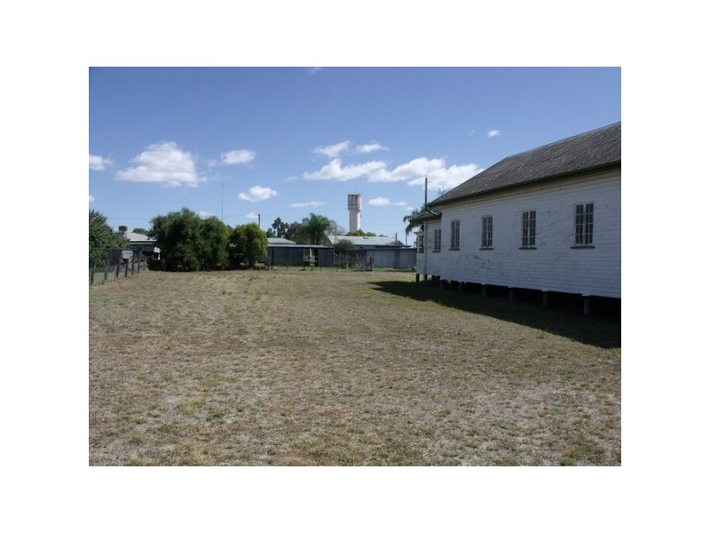 64 Hutton Street, Injune QLD 4454