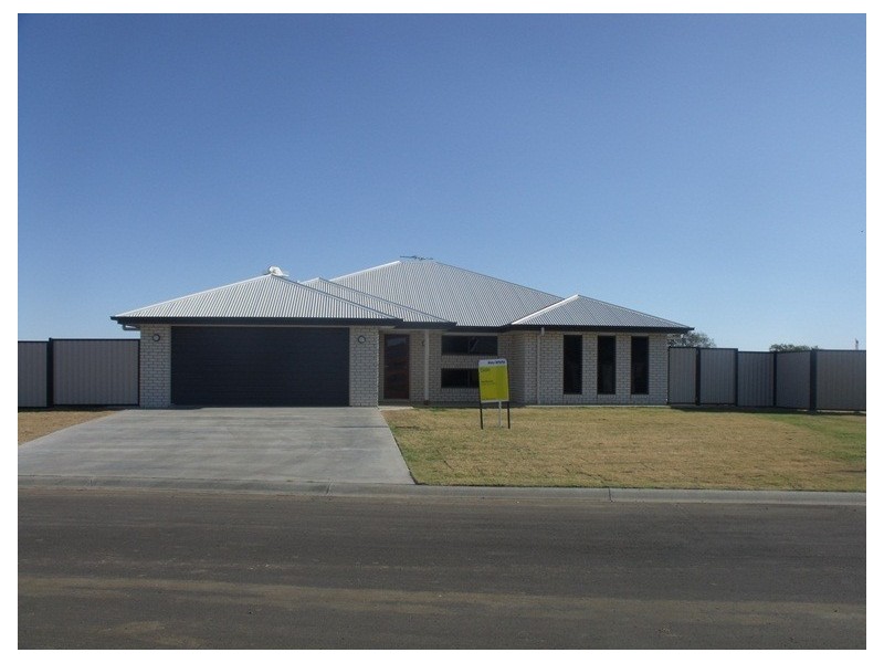 22 Beetson Drive, Roma QLD 4455