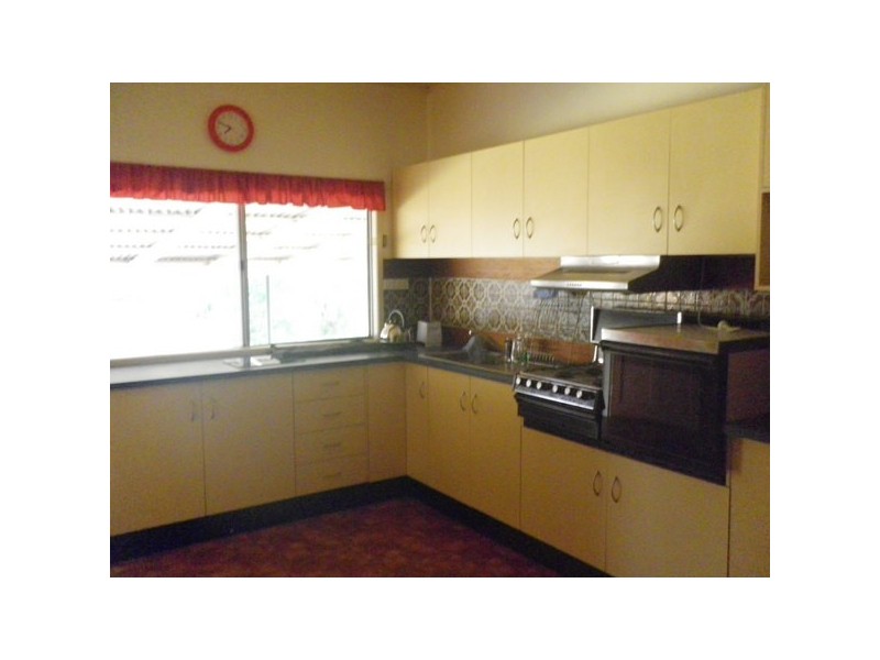 48 Bowen Street, Roma QLD 4455