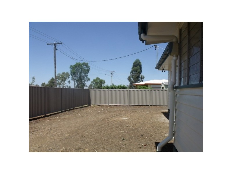 2 Beitz Street, Roma QLD 4455