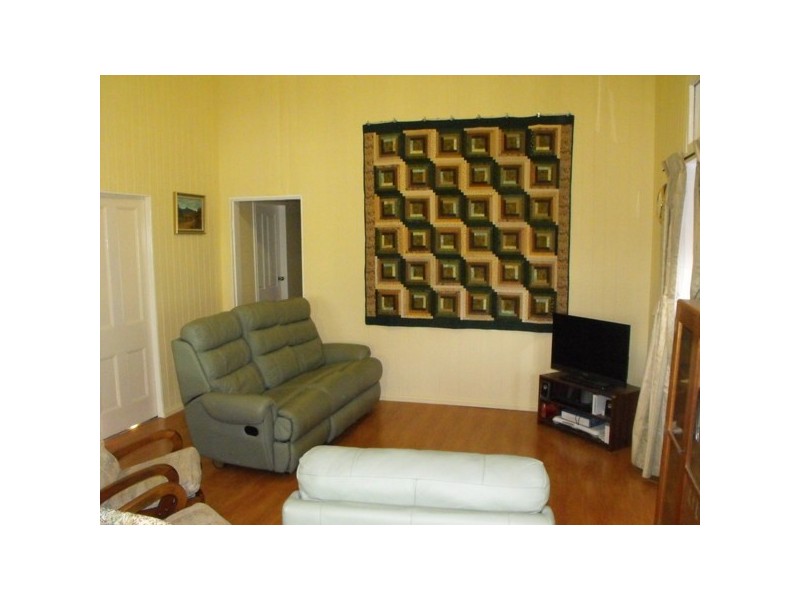 6 Twine Street, Roma QLD 4455