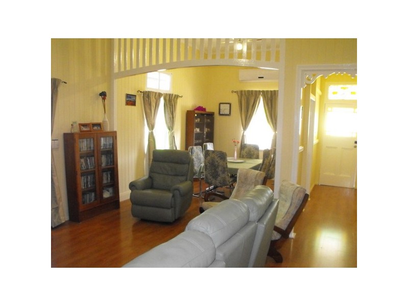 6 Twine Street, Roma QLD 4455