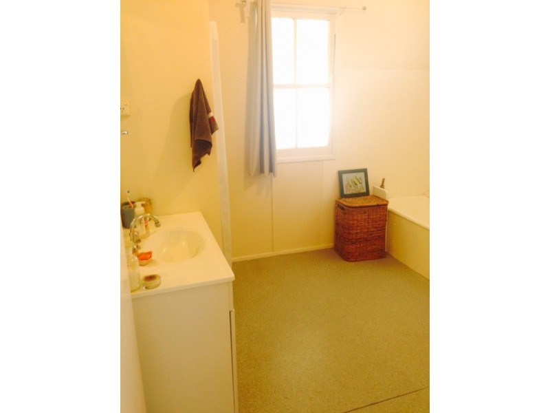 84 Hawthorne Street, Roma QLD 4455