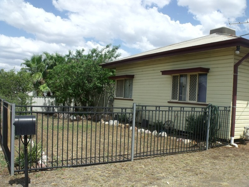 32 Twine Street, Roma QLD 4455