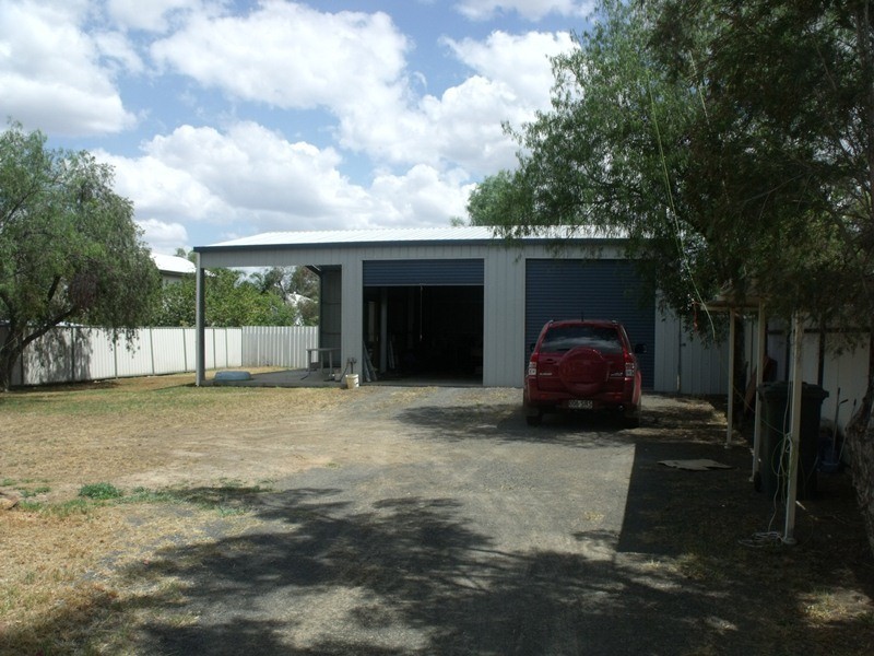 32 Twine Street, Roma QLD 4455