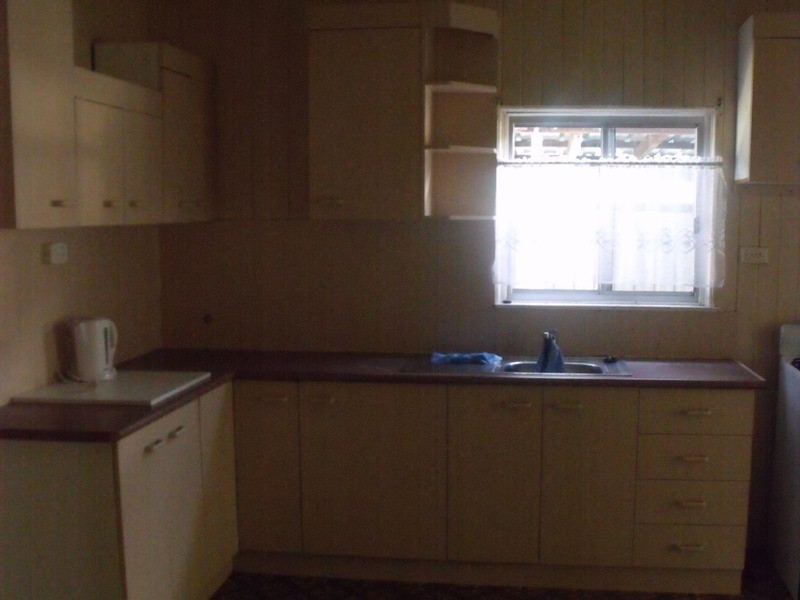 45 Robert Street, Surat QLD 4417