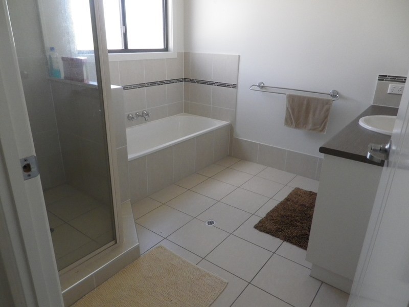 30 Robusta, Roma QLD 4455