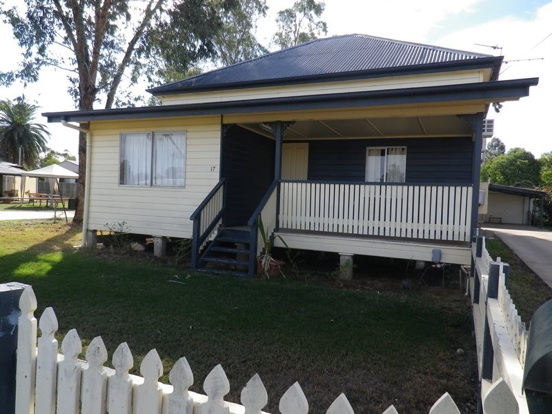 17 Lovell Street, Roma QLD 4455