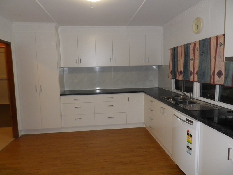 17 Lovell Street, Roma QLD 4455