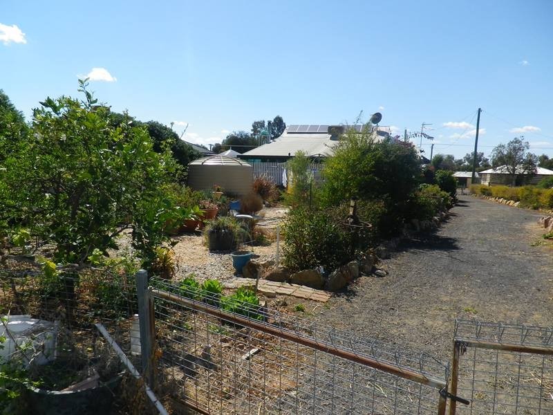 8 Queen Street, Roma QLD 4455