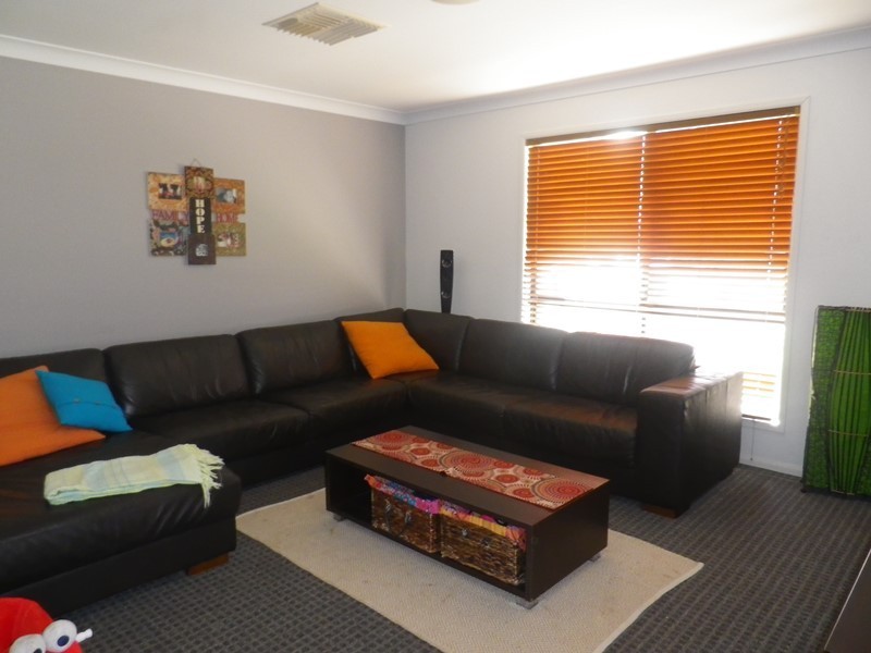 124 Bowen Street, Roma QLD 4455