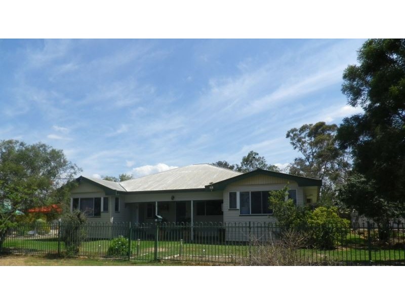 17 Arthur Street, Roma QLD 4455