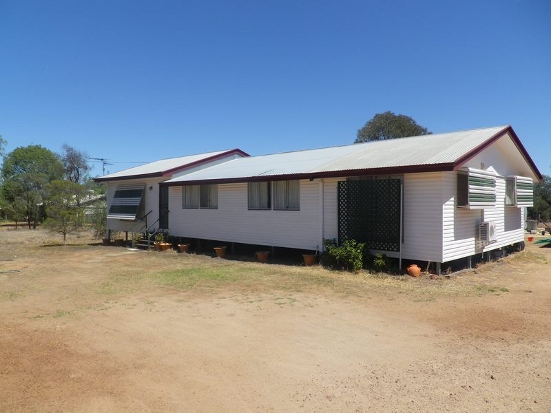 98 Roslyn Drive, Roma QLD 4455