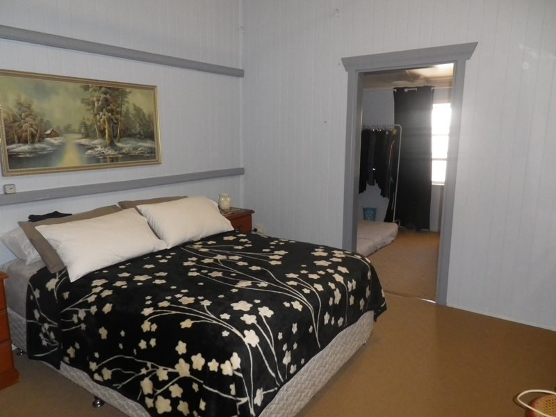 73 Hawthorne Street, Roma QLD 4455