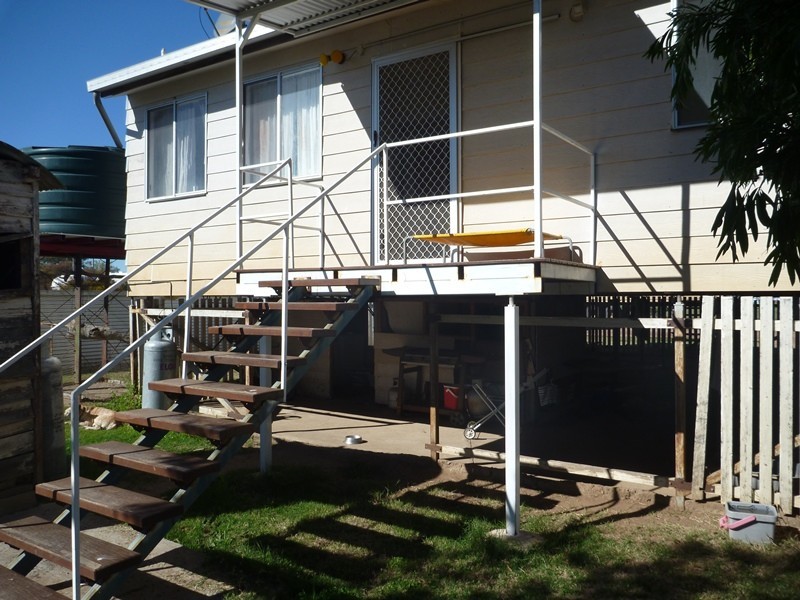 11 Charles, Surat QLD 4417