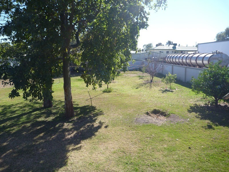 11 Charles, Surat QLD 4417