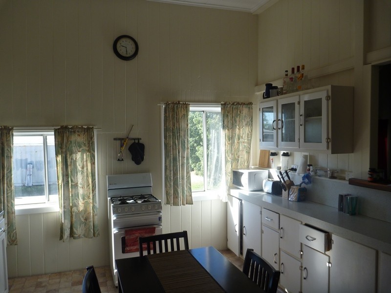 11 Charles, Surat QLD 4417