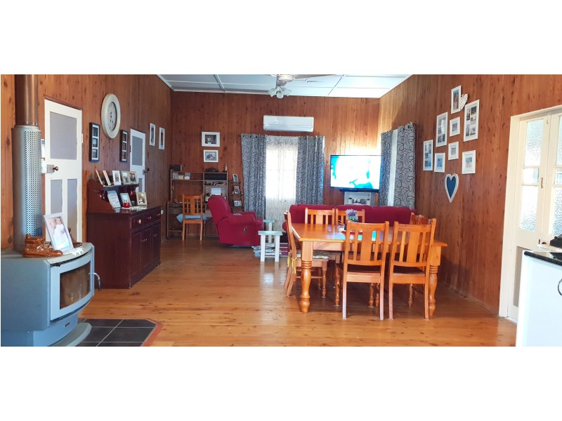 37 Russell Street, Wallumbilla QLD 4428