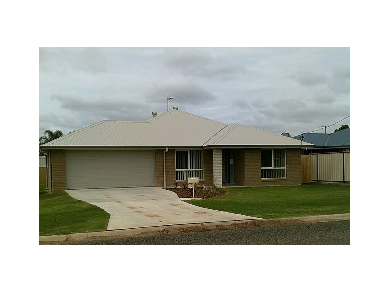 18 COURTNEY STREET, Roma QLD 4455