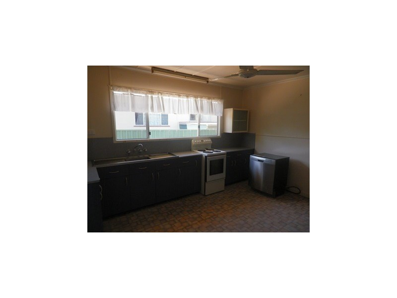 27 JACKSON STREET, Roma QLD 4455