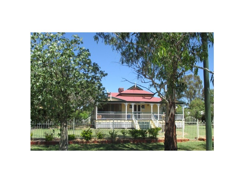 5 Arthur street, Roma QLD 4455