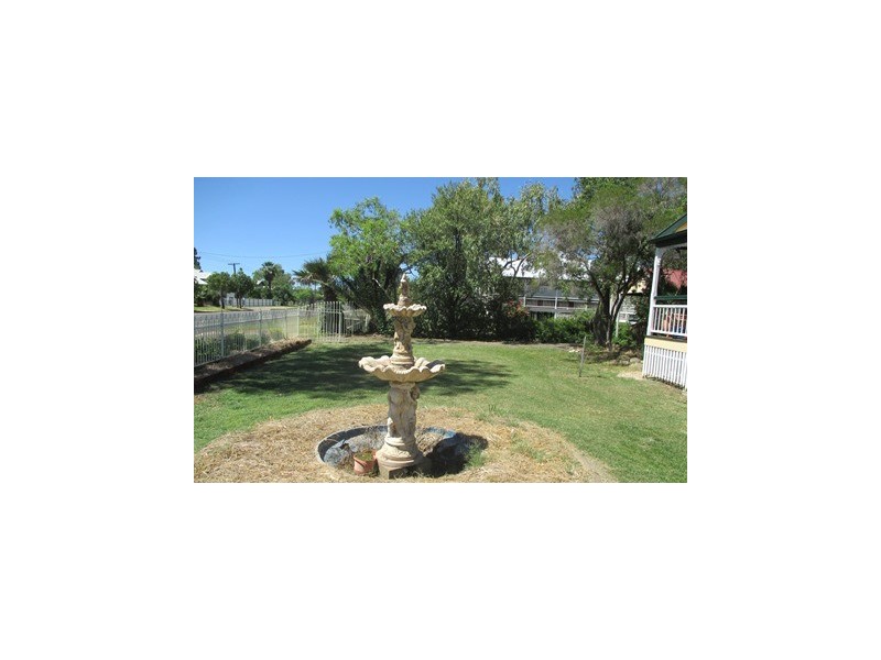 5 Arthur street, Roma QLD 4455