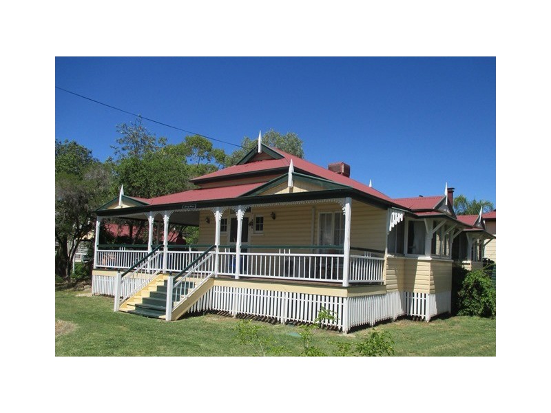 5 Arthur street, Roma QLD 4455