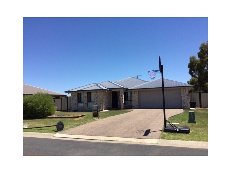 19 Everingham Ave, Roma QLD 4455
