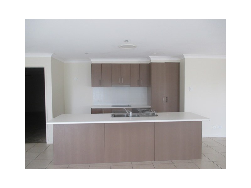 4 BEETSON DRIVE, Roma QLD 4455