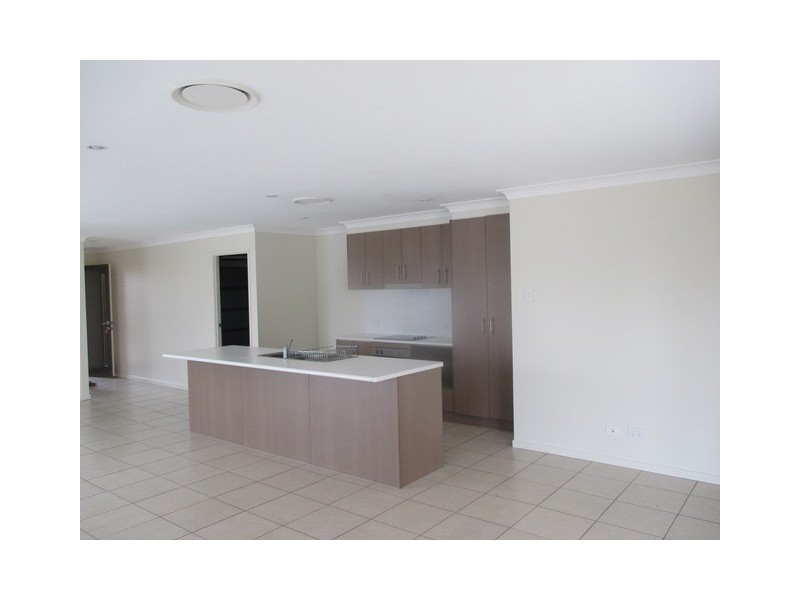 4 BEETSON DRIVE, Roma QLD 4455