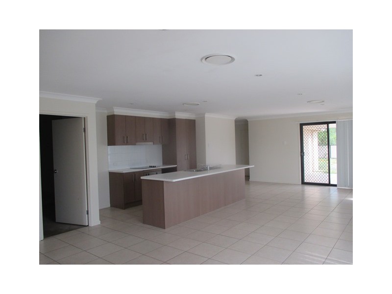 4 BEETSON DRIVE, Roma QLD 4455